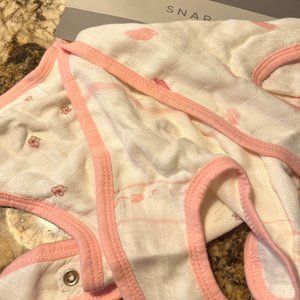 NEW WITH TAGS Newcastle Pink Muslin Bamboo Snap Bibs